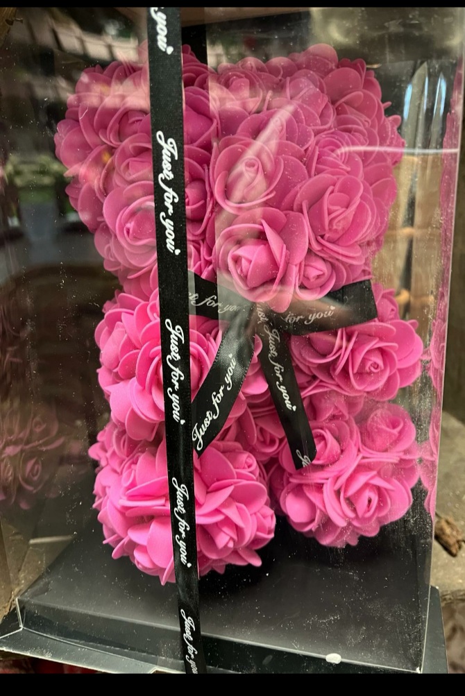 Rosenbär aus pinken Schaumrosen mit Just-for-you-Schleife